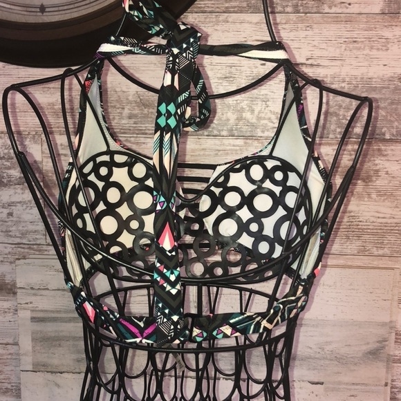Pink Victoria’s Secret bikini top Aztec print size XS swim suit top​​​ - Picture 7 of 7